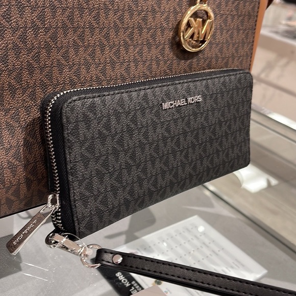 Michael Kors Jet Set Travel Large Travel CONTINENTAL wallet-wristlet-phoneholder - Picture 15 of 16